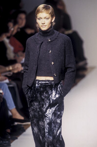 jil-sander-fw-93-8.thumb.jpg.4002fe8f5a38939137eb081f71f49188.jpg