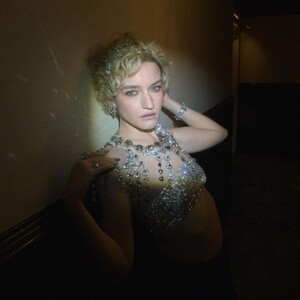 julia-garner-swarovski-produced-by-vogue-magazine-november-2021-2.jpg