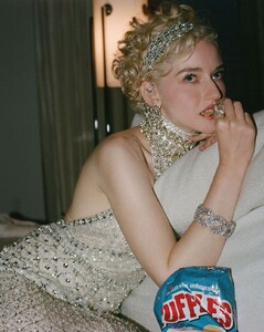 julia-garner-swarovski-produced-by-vogue-magazine-november-2021-more-photos-4.jpg