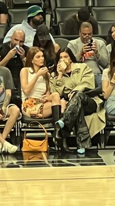 kendall-jenner-and-kylie-jenner-at-the-clippers-game-in-los-angeles-04-06-2022-0.jpg