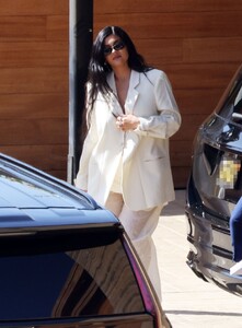 kylie-jenner-arrives-at-the-hulu-launch-pparty-in-malibu-04-06-2022-1.jpg