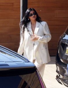 kylie-jenner-arrives-at-the-hulu-launch-pparty-in-malibu-04-06-2022-5.jpg