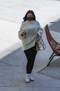 kylie-jenner-out-in-los-angeles-03-08-2022-2.jpg