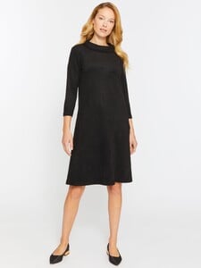 lenka_0186451022_solid_black_008.jpg