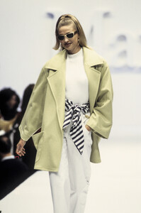 max-mara-ss-93-4.thumb.jpg.9389184285de5e8c2d7b4f41f2be4a3f.jpg