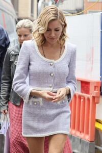 sienna_miller_-_in_london_20220413__2_.jpg