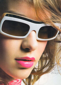 sunglasses_3.thumb.jpg.86afb479f0ef57682678db0e6b39b5cb.jpg