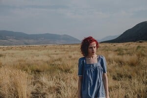 tomato-red-movie-actress-julia-garner.jpg