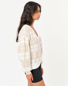 verity-v-neck-knit-milkneutral-detail-kl53168chk.jpg