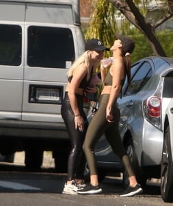 victoria-justice-leaves-workout-in-los-angeles-03-30-2022-0.thumb.jpg.620200e0462528a5f2f933e911cbaaf0.jpg