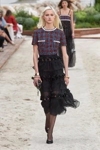 00029-chanel-resort-2023-monaco-credit-gorunway.thumb.webp.7a2e11a30bcd692cbb74fc07448b2e71.webp