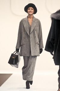 1035595281_Gucci1993WomenRTW55.thumb.jpg.114af1f72116578516b37e9a9cad3671.jpg