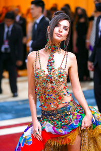 [8cd79310684642f3b6035d000dd9d52b] Met Gala 2022 - An Anthology of Fashion - Arrival.png