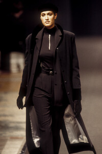 1259808093_CherMichelKlein1993WomenRTW43.thumb.jpg.0fc35bbc097600e166b3c4865fdb70da.jpg