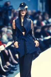 1273918131_ClaudeMontana1996WomenRTW67.thumb.jpg.3d0a46c0625eac5c503863a3ecb4adac.jpg