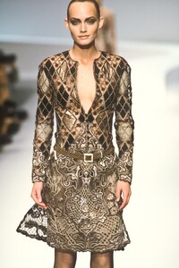 1287932199_Valentino1996WomenRTW132.thumb.jpg.00979353fcb9c0e21c95bb5408de598e.jpg