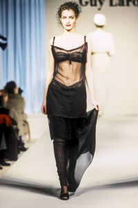 1296948902_GuyLaroche1994HauteCouture93.thumb.jpg.2313cd0d1ac2616b288c2348a6eefa86.jpg