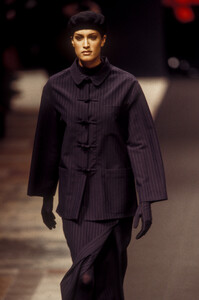 1302775547_CherMichelKlein1993WomenRTW97.thumb.jpg.cedfafd02bcc44db3b6d86c1c3845acf.jpg
