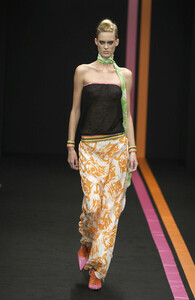 Enrico+Coveri+Spring+2002+9tleODIl_kFl.jpg