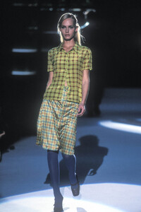 1370376262_VersusbyDonatella1996WomenRTW69.thumb.jpg.d06882cc73265b07b8e9f402af5b8b75.jpg