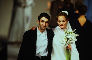 1425657309_GuyLaroche1994HauteCouture99.thumb.jpg.5efc23b62960d773ba3a53256a65b441.jpg