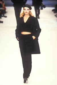 1481894215_ChristianDior1996WomenRTW48.thumb.jpg.95913e6d9d1acbac29dac9130eecbdbd.jpg