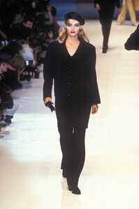 1500820308_ChristianDior1996WomenRTW72.thumb.jpg.0750b87b82475c3e800876d326403df7.jpg