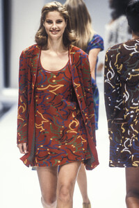 1515668658_Missoni1994WomenRTW8.thumb.jpg.14bc58f5766284f387ef27d064cd771c.jpg