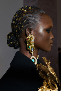 1532235021_theimpressionschiaparelli-clp-hc-s22-033.thumb.jpeg.b64885c8a676a83493f757afd055fd6b.jpeg