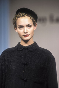 1613967864_GuyLaroche1994HauteCouture31.thumb.jpg.5f1fa0e99c8e065052d6bd1a14464b24.jpg
