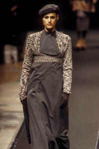 1670451963_CherMichelKlein1993WomenRTW61.thumb.jpg.b3654f0da365d3fcf2100bdba096788e.jpg
