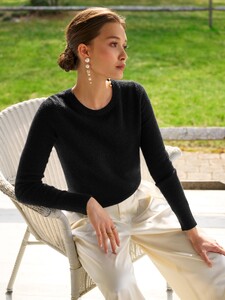 19378_CASHMERE-SHRUNKEN-CLASSIC-CREWNECK_BLACK_VY_02 yada villaret.jpg