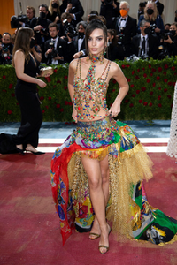 [e6425018ff354ca8b9d7d43c9bb1a9c6] Met Gala Celebrating (In America - An Anthology of Fashion) - New-York.png