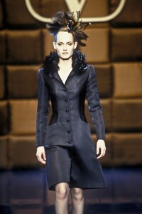 1727670504_Valentino1996HauteCouture30.thumb.jpg.a671a6afca1642722465139897b40011.jpg
