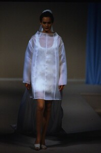1729294702_GuyLaroche1994HauteCouture95.thumb.jpg.9f4239a2ab68d3b6873b3542c8ded265.jpg