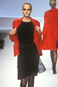 1805606635_Valentino1996WomenRTW123.thumb.jpg.9046042aab93e95847d0b75fbd703012.jpg
