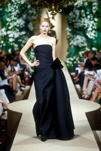 1920561197_YvesSaintLaurent1997HauteCouture137.thumb.jpg.2e45afb76dd98a55d75d05bf0e17b834.jpg