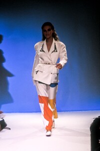 1954207699_ThierryMugler1990WomenRTW79.thumb.jpg.bb54ebd17f8b209563766c926774afe4.jpg