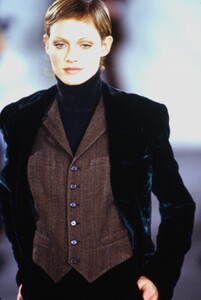 1983405865_lauren-ralph-fw-93(8).thumb.jpg.7fbcdb42d034b5eb72d6c1bb92d215ae.jpg
