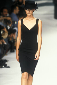 200344487_Chanel1995HauteCouture159.thumb.jpg.430df0d4fe1135d36f859367bcca8dbb.jpg