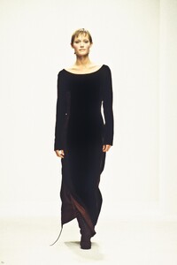 2118813148_Prada1993WomenRTW55.thumb.jpg.e7f7fb3f011320ca2fa594ced85e30a1.jpg