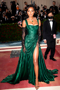 [e2ee332f11a64807adbdcb0c5532bfbc] Met Gala Celebrating (In America - An Anthology of Fashion) - New-York.png