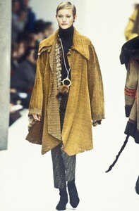 275405757_Fendi1993WomenRTW24.thumb.jpg.1945e028ceaf57376991ae95234ddc1e.jpg