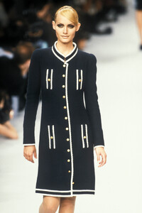 350398605_Chanel1995HauteCouture23.thumb.jpg.53de78dfa771b9da817d0198a54c3221.jpg