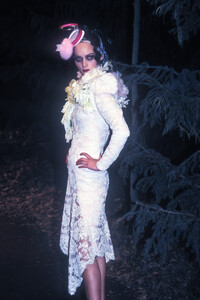 35371600_Givenchy1996HauteCouture77.thumb.jpg.1b7f8233820a3210d086da5260cf8ca6.jpg