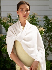 4547T_CASHMERE-TRAVEL-WRAP_WHITE_VY_01 yada villaret.jpg