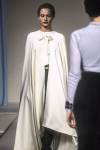 463267426_GuyLaroche1994HauteCouture22.thumb.jpg.220807e8d0c43167bdf2229a238a53ae.jpg