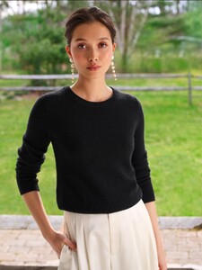 19378_CASHMERE-SHRUNKEN-CLASSIC-CREWNECK_BLACK_VY_03 yada villaret.jpg