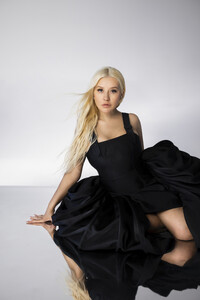 Christina Aguilera @ Vogue Portugal March 2022 03.jpg