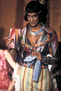 488418918_JohnGalliano1998WomenRTW24.thumb.jpg.e0fb2bda210771f6642f568c2a2e0ba2.jpg